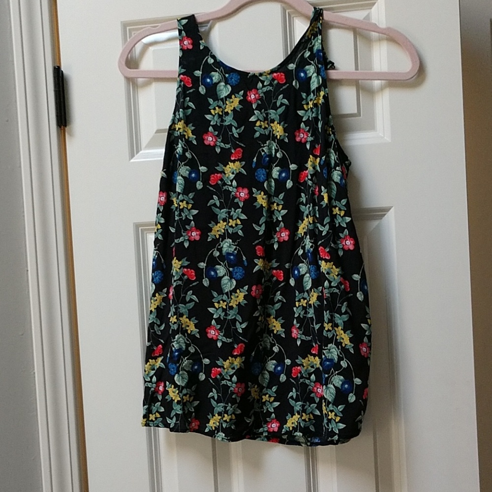 Old navy floral tank M